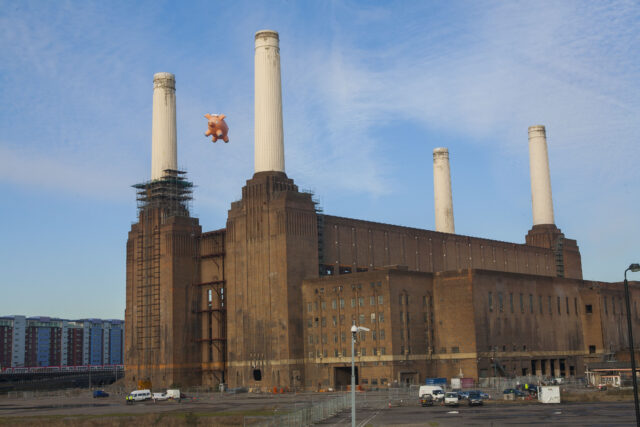 spider pig over battersea power station pink floyd animals