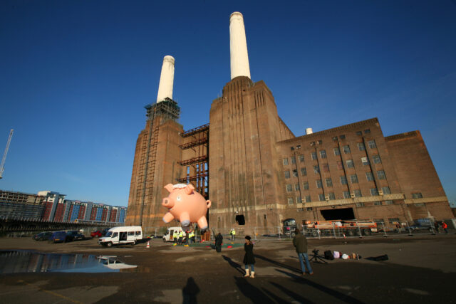 spider pig over battersea power station pink floyd animals