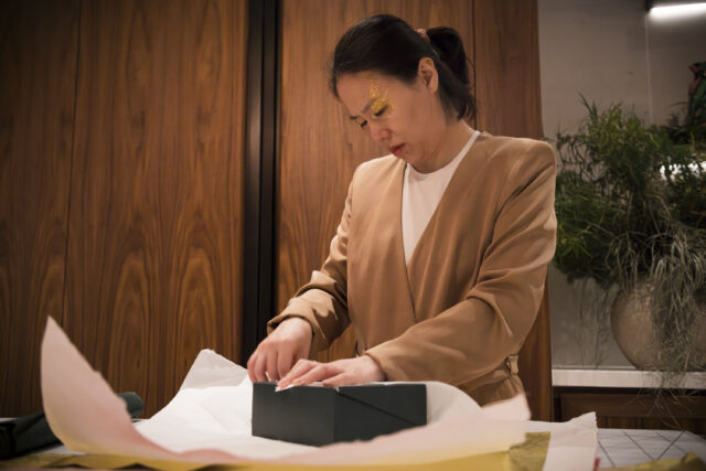 Body Shop gift wrapping expert